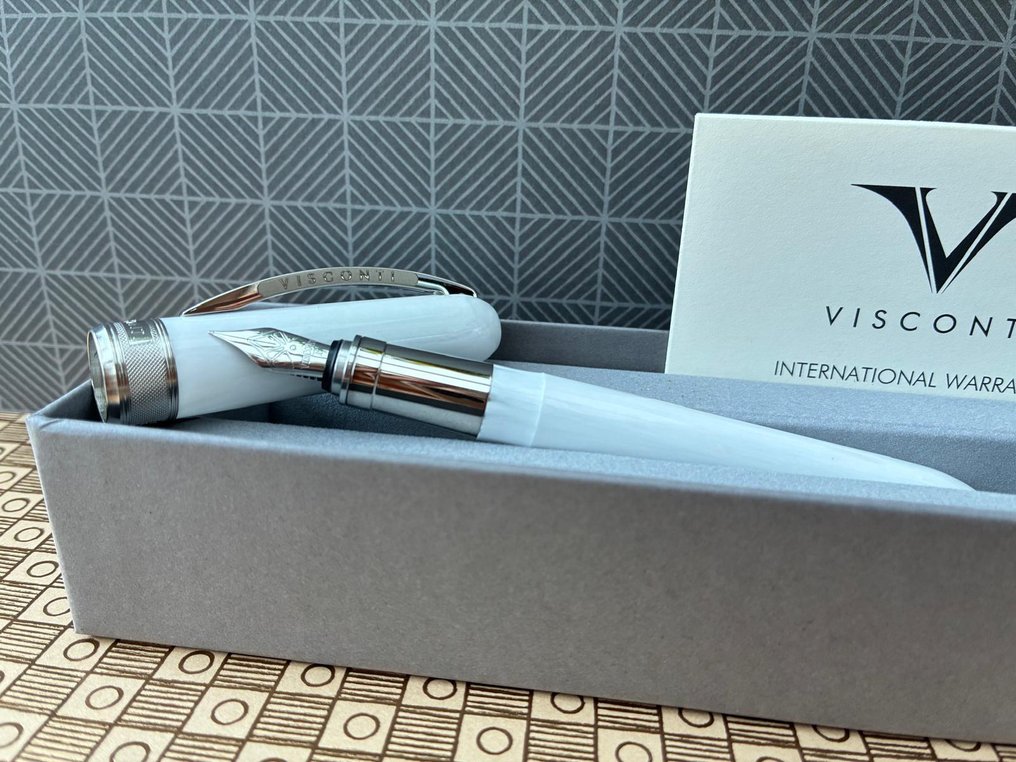 Visconti - Rambrandt White - No Reserve Price - Pen #1.0