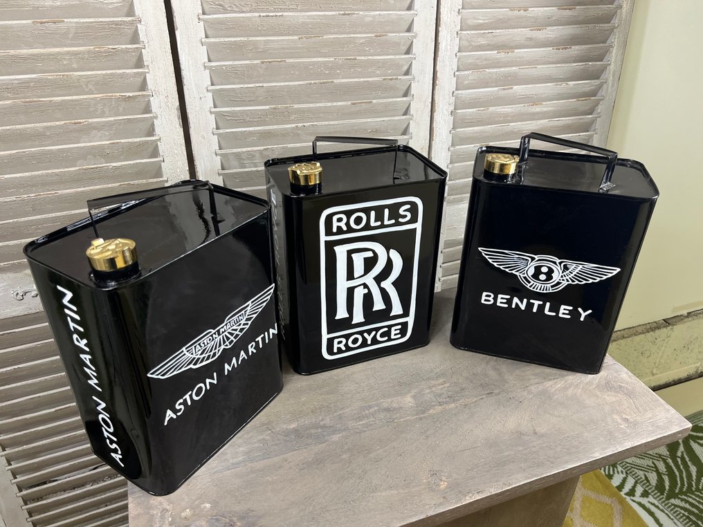 Oil Can - Aston Martin #3.2