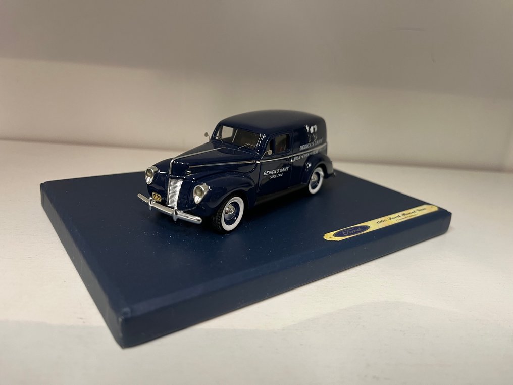 ford genuine parts 1:43 - Pienoismalliauto - Ford panel Van 1940 #1.0