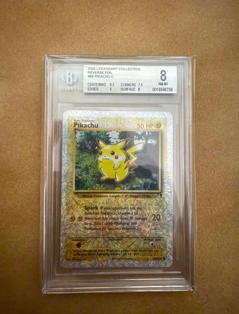 Pokémon - 1 Graded card - Pikachu Omvendt holo - Beckett 8 - WOTC - Legendary Collection #1.0