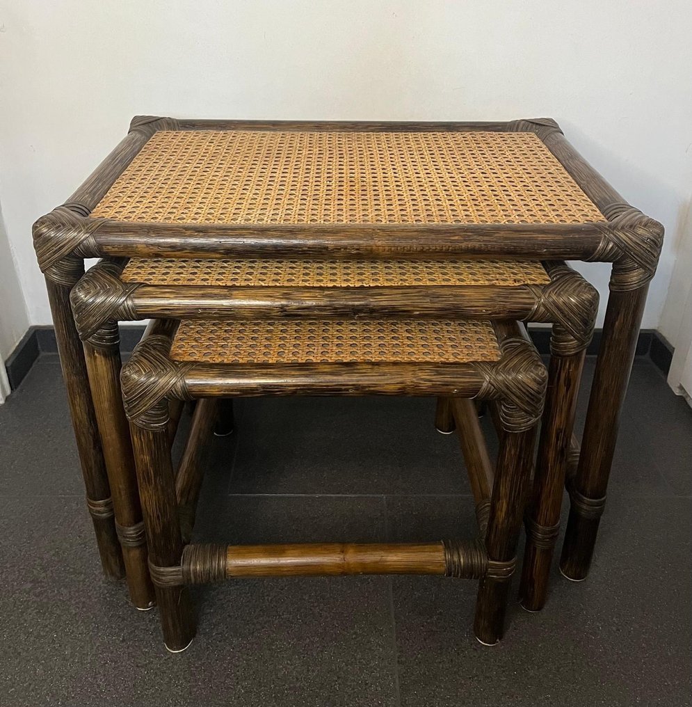 Sisäkkäiset pöydät (4) - rotan - nesttafeltjes + peili #4.3