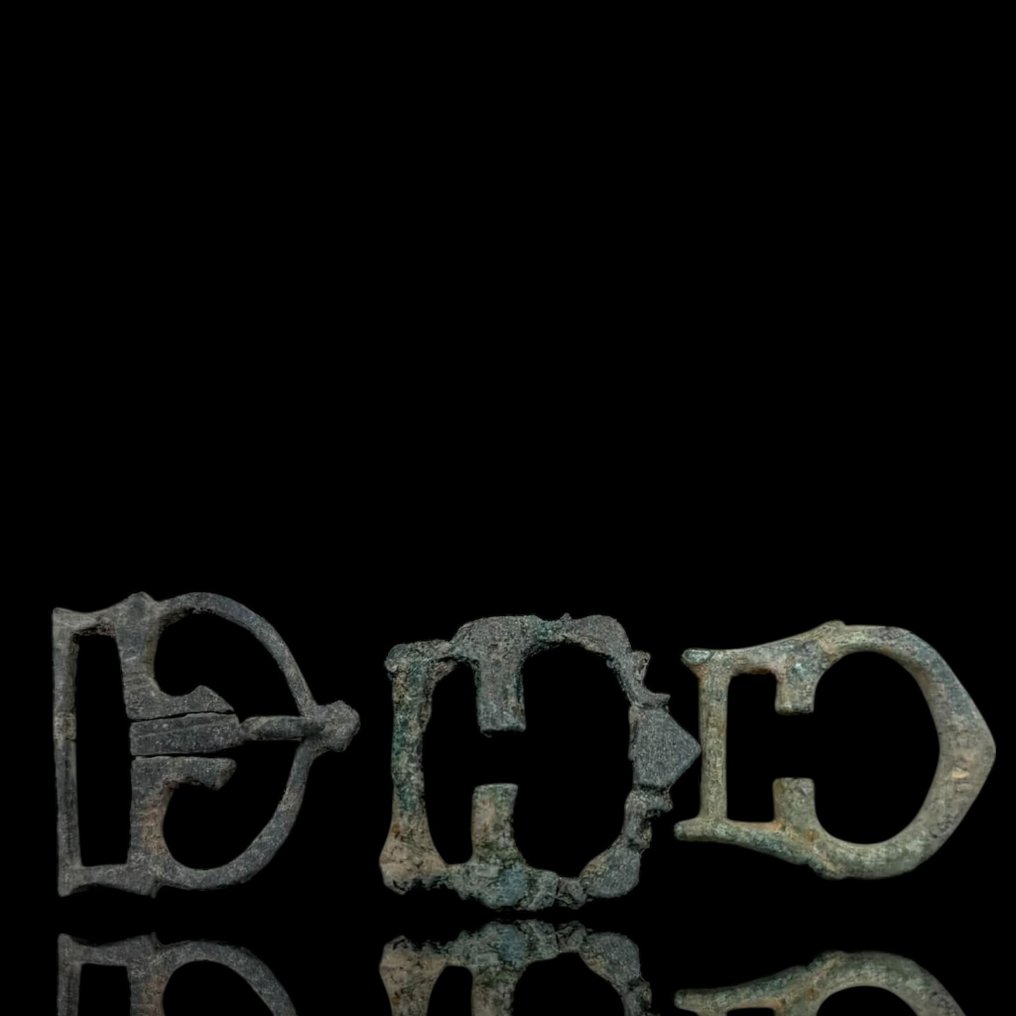 Ancient Roman Bronze Belt buckle, Lot of 3 - 4 cm (No reserve price) #2.1