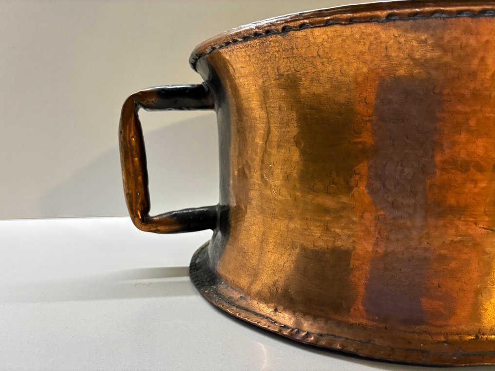 Astia - Kupari - 1910-1920 - Pronssinen säiliö. #1.0