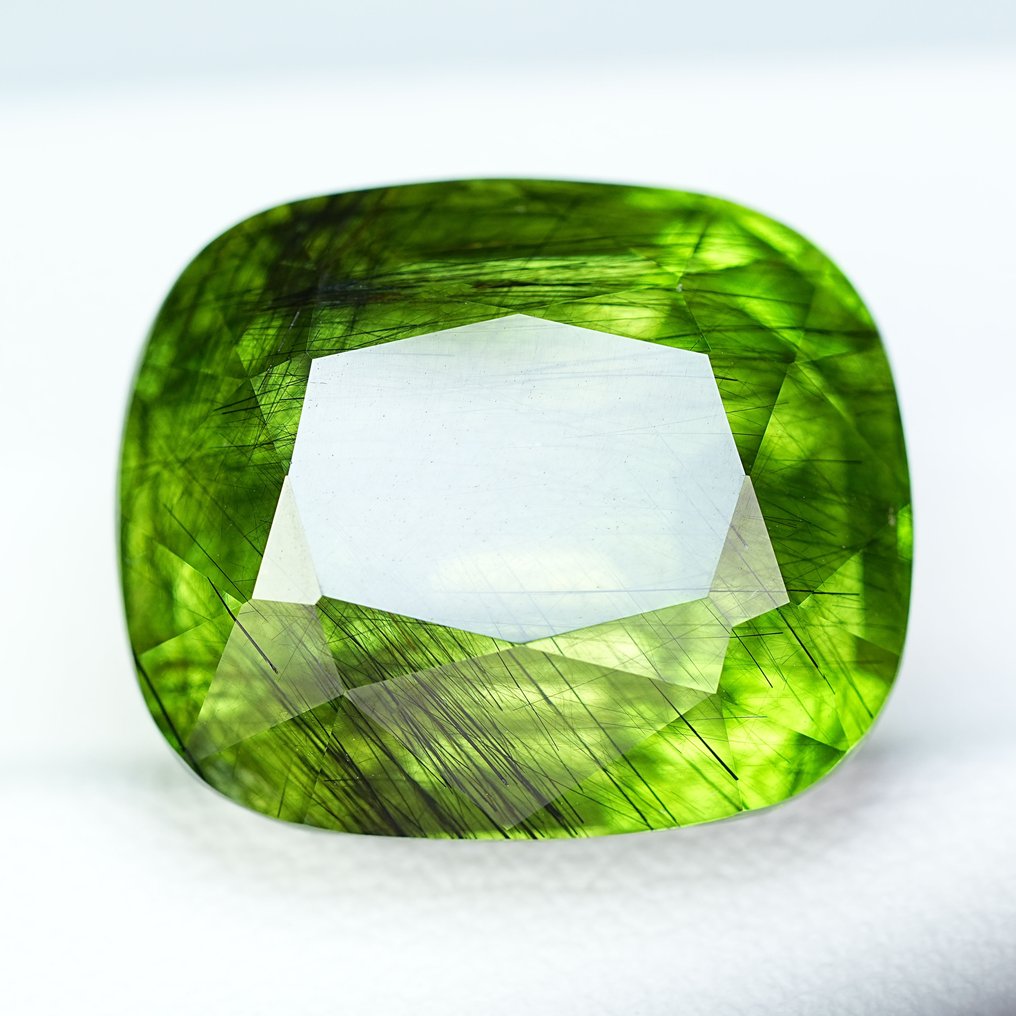 1 pcs Πράσινο Περίδοτο - 22.57 ct - Διεθνής Ένωση Έγχρωμων Πολύτιμων Λίθων (ICA GemLab) - Σπάνιο Ρουτίλιο !! Άριστη λαμπρότητα #3.2