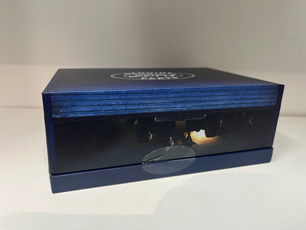 ford genuine parts 1:43 - Pienoismalliauto - Ford panel Van 1940 #4.3