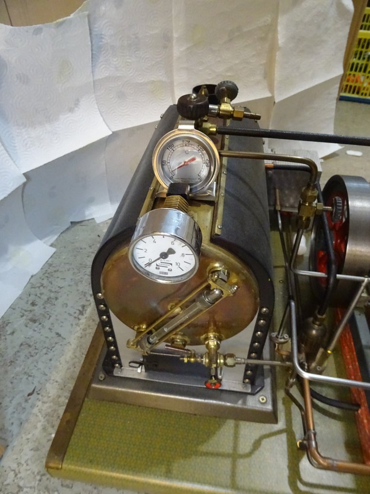 Steam engine - Unknown Manufacturer - Cast iron, Steel - Stationary Live Steam Engine, Mounted On A Base #1.0