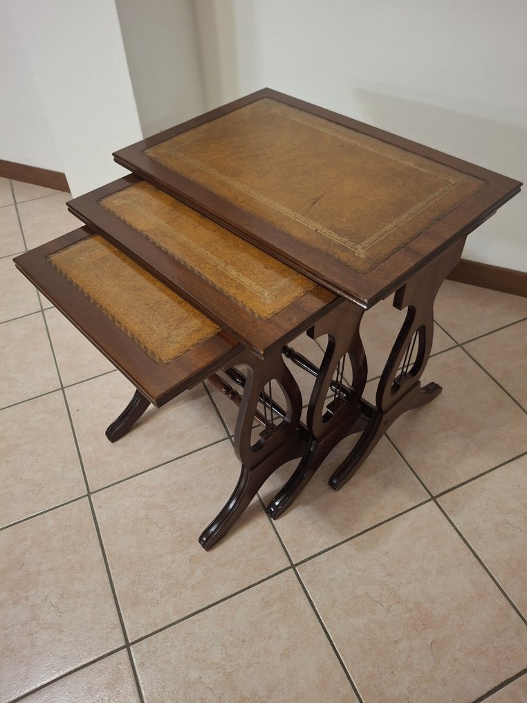 Κεντρικό τραπέζι (3) - Mahogany - Φωλιά τριών τραπεζιών #2.1