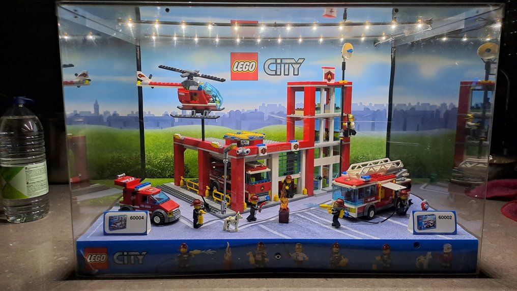 LEGO Store display - City - Fire Station and Fire Truck #2.1