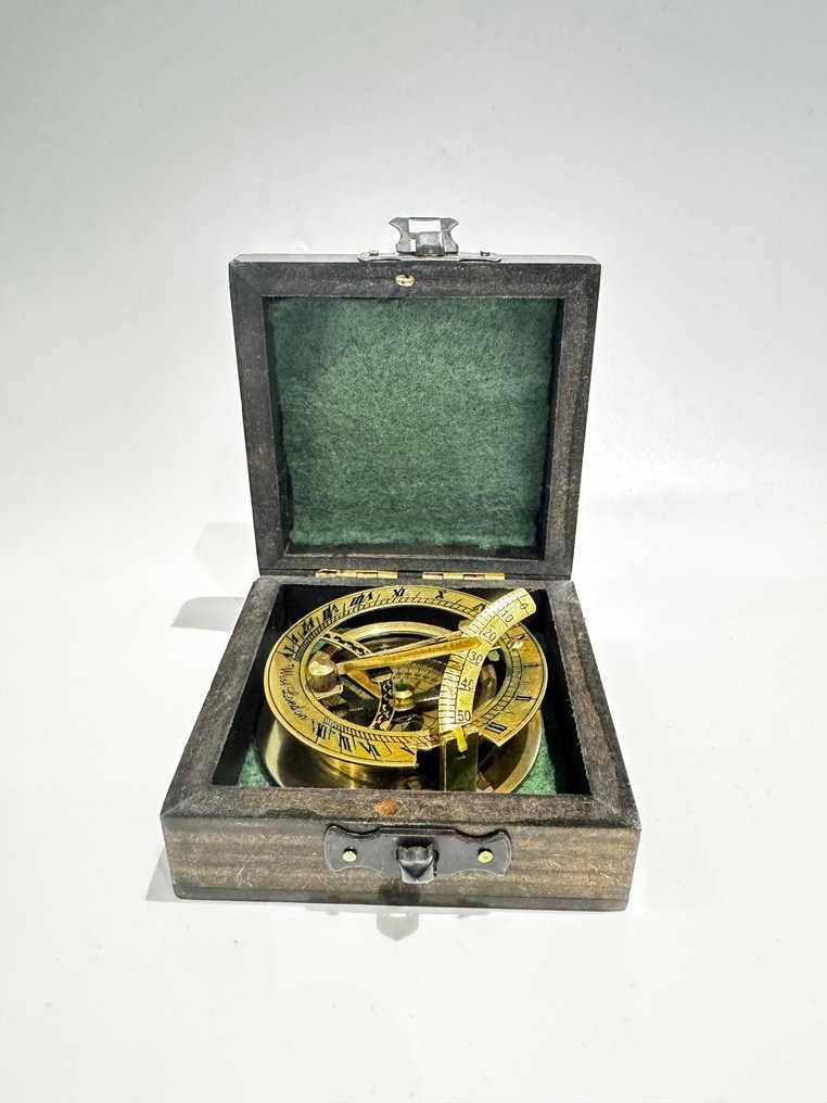 指南针 - 镀金黄铜 - “West London Brass Sundial Compass in Anchor-Marked Wooden Box” #4.3