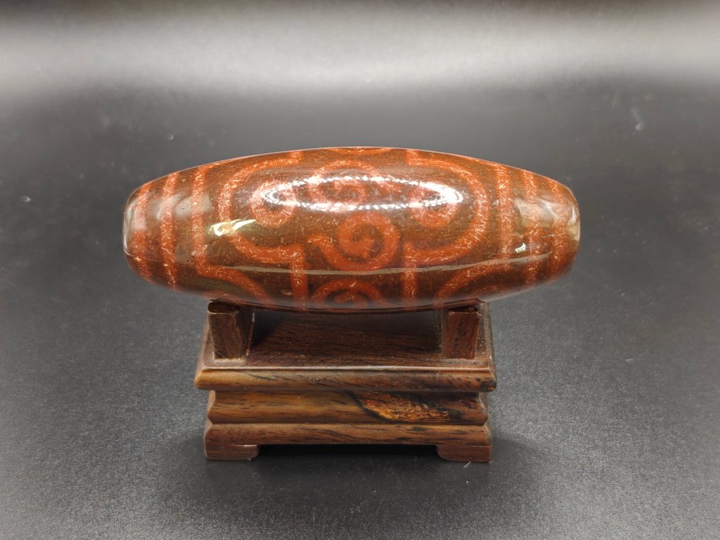 Rare Large Tibetan Agate 8 Eyes Dzi with Stand - For Avoiding Disasters and Tragedies - Height: 89.7 mm - Width: 33.86 mm- 154.21 g #4.3