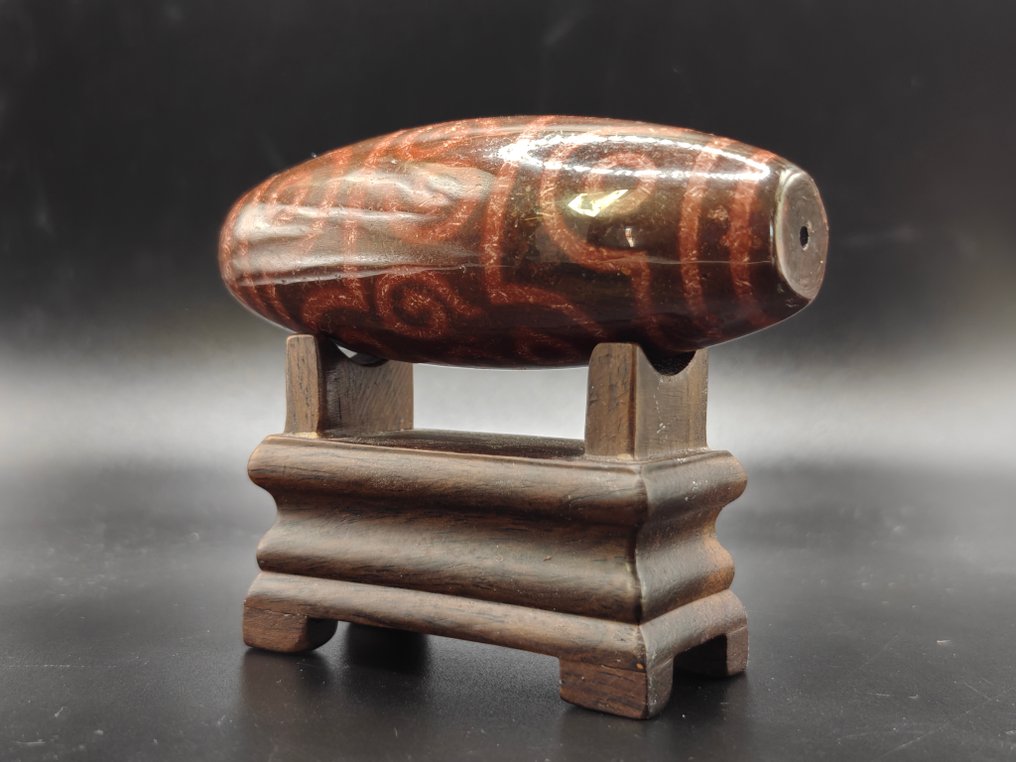 Rare Large Tibetan Agate 8 Eyes Dzi with Stand - For Avoiding Disasters and Tragedies - Height: 89.7 mm - Width: 33.86 mm- 154.21 g #1.0