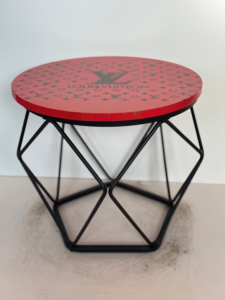 Rob VanMore - Tea-Time on LV Table - ø40cm #1.0