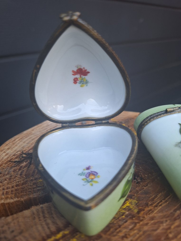 Meander - 洛德林盒 (2) - 瓷 - 瓷制的百合花 #4.3