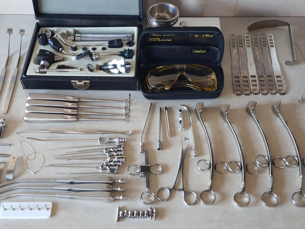 Kompletny, profesjonalny zestaw narzędzi chirurgicznych ze stali nierdzewnej oraz okulary ochronne - Strumento medico - acciaio inossidabile, Composito #1.0