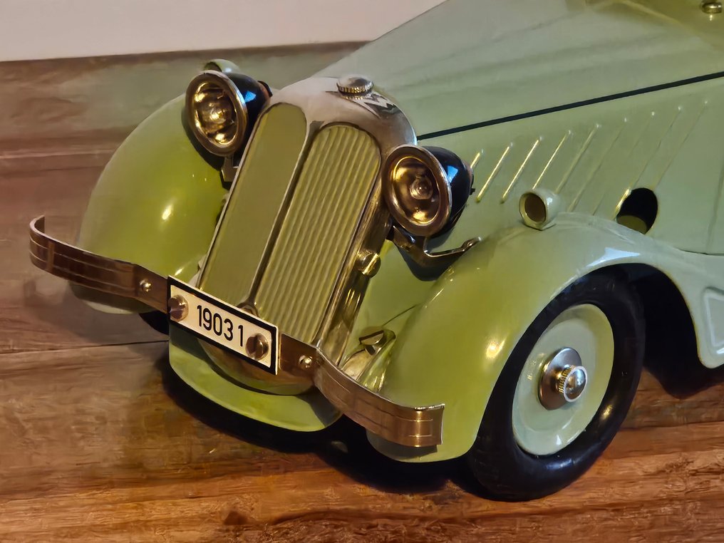 Märklin - Limousine 19031 with spring-driven mechanism, unique feature. - Wind-up tin toy - 1990-1999 - Germany #1.0