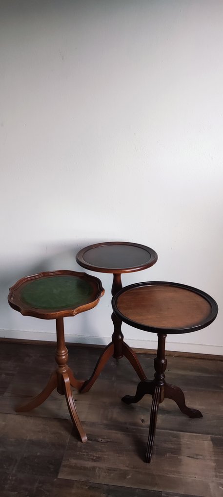 Nesting tables (3) - Side tables in classical style. - Wood and leather #1.0