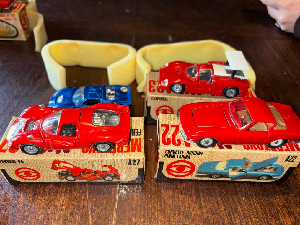 1:43 - 模型車 (4) - Mebetoys A23 Chaparral con box originale, A22 Corvette Rondine con box originale, A27 Ferrari P4 con - 梅貝托伊斯 #2.1
