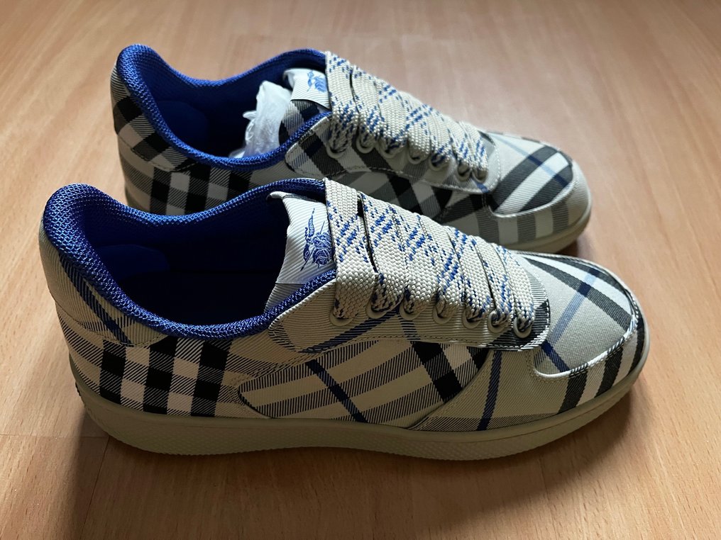 Burberry - Sneakers Terrace à carreaux check - Lichen - Lenkkarit - Koko: EU 38 - Uudet lapulliset #1.0