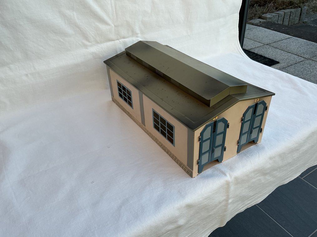 Märklin H0 - 7029 - Pienoismallijunan lisävaruste (1) - Kaksi veturivarikkoa metallista - DB #1.0