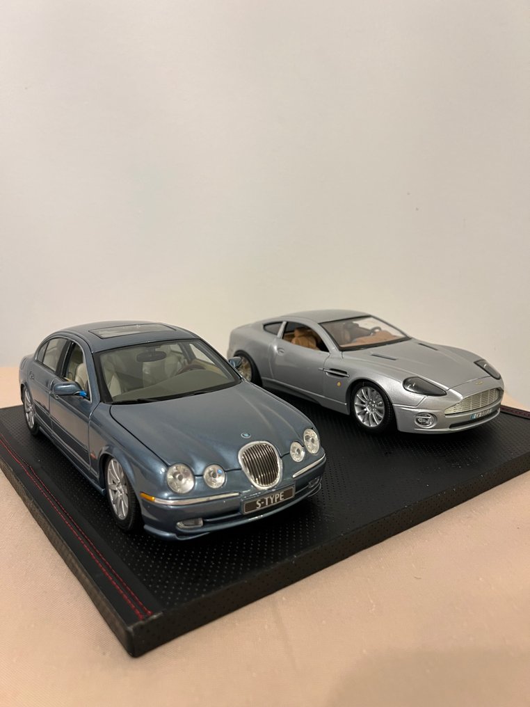 1:18 - Model car (2) - Jaguar S-Type / Aston Martin Vanquish #1.0