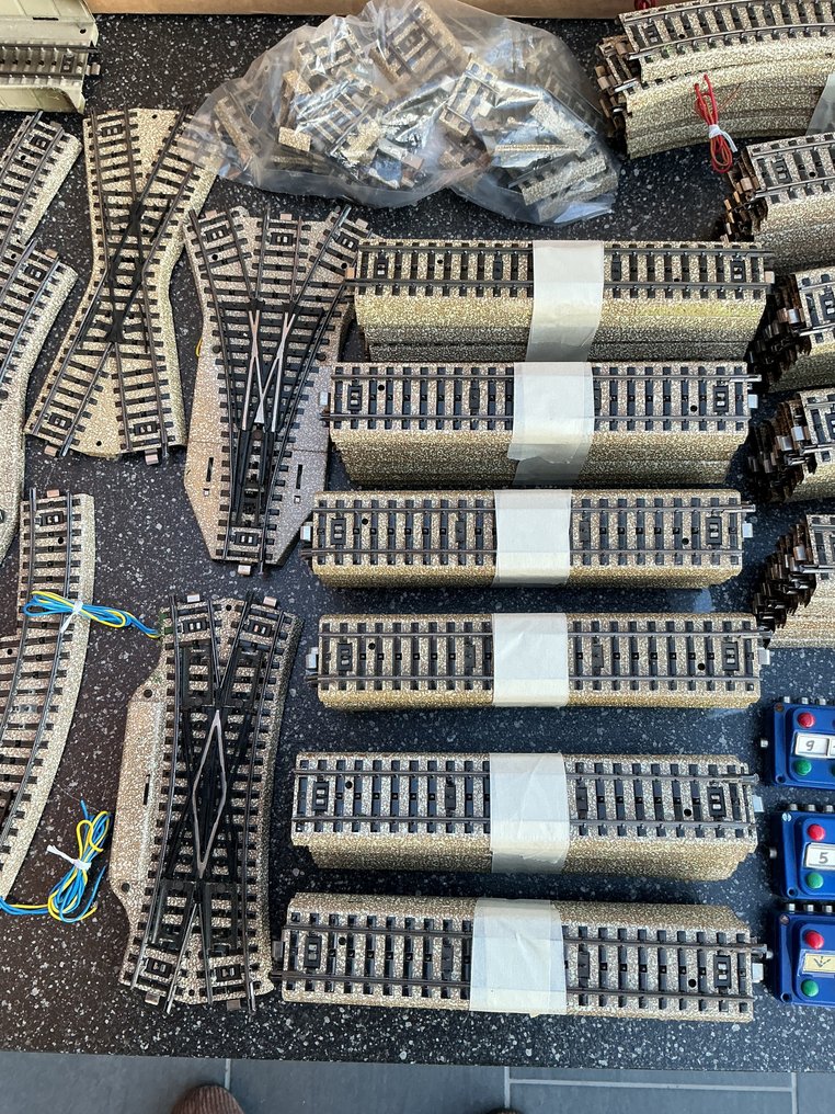 Märklin H0 - 5100/5120/5107-1/2/5214/5106/5146/7072 - Modelltogspor (148) - 148 stykker, M skinner, vognskifte-kryss osv. #3.2