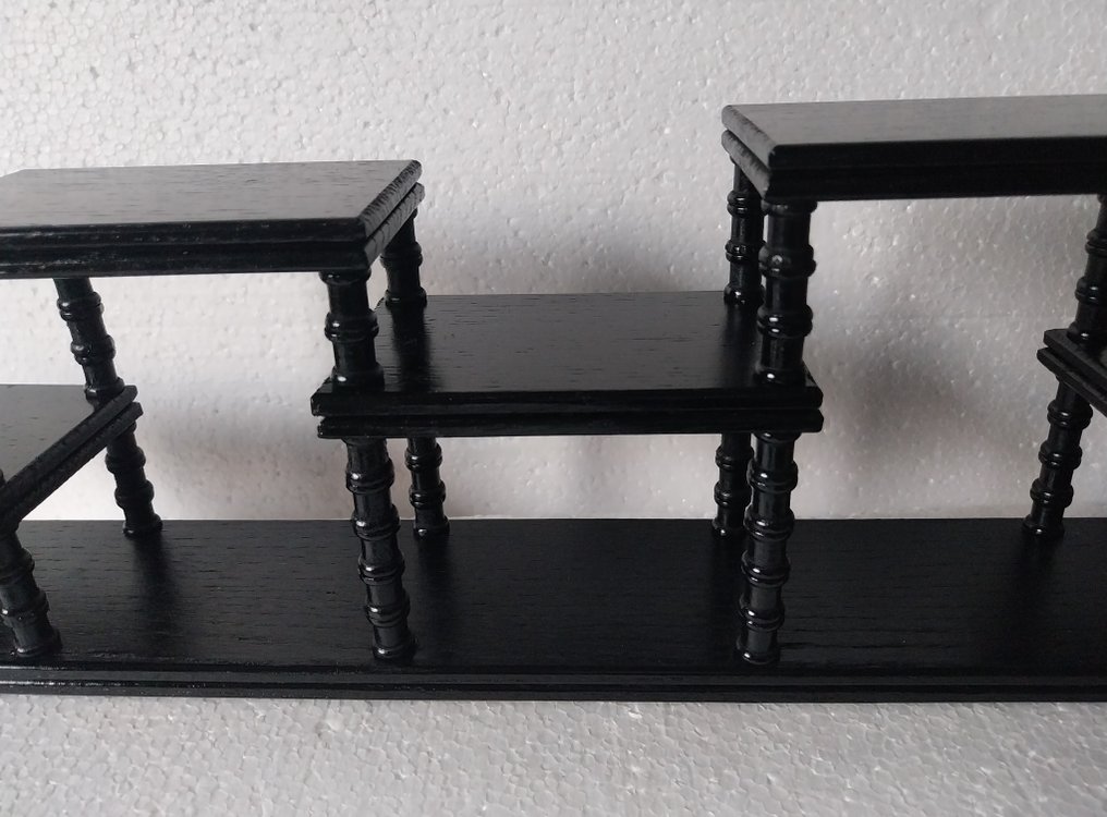 支架 - 木, 8个多样的展示、小桌子、杯垫 - 中国  (没有保留价) #3.2