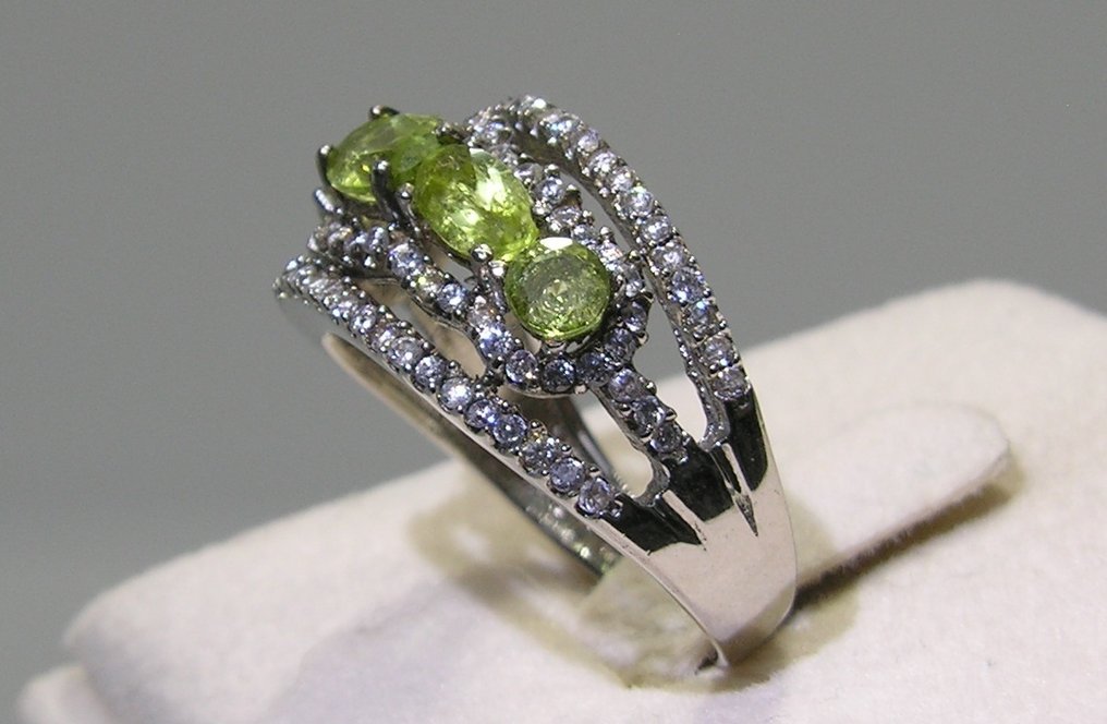 Peridot Ring - Height: 21 mm - Width: 10.8 mm- 3.93 g - (1) #2.1