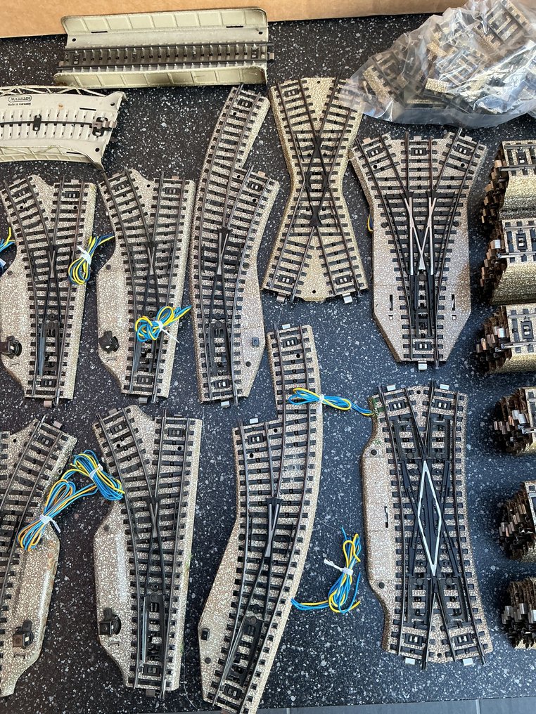 Märklin H0 - 5100/5120/5107-1/2/5214/5106/5146/7072 - Modelltogspor (148) - 148 stykker, M skinner, vognskifte-kryss osv. #2.1