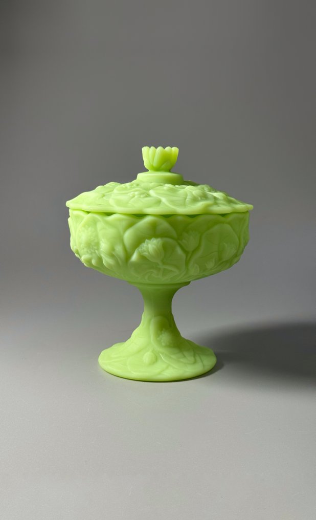 Fenton Art Glass - 罐 - 受新艺术运动启发的 - 铀玻璃, 乳白色玻璃 - 带盖的水果罐 #1.0