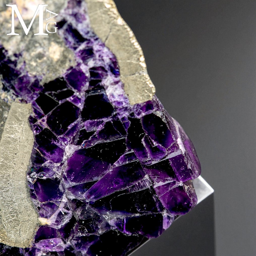 Fluorite, Pyrite, and Barite – Rare Formation from Spain - Height: 47 mm - Width: 42 mm- 55 g #1.0
