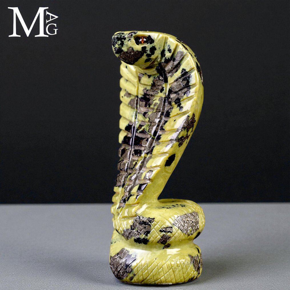 蛇纹石与黄铁矿眼镜蛇雕塑——地球与金属的守护者 - 高度: 105 mm - 宽度: 55 mm- 260 g #2.1
