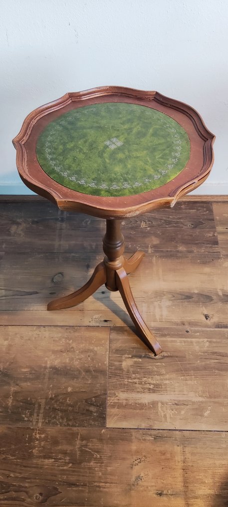 Nesting tables (3) - Side tables in classical style. - Wood and leather #2.1