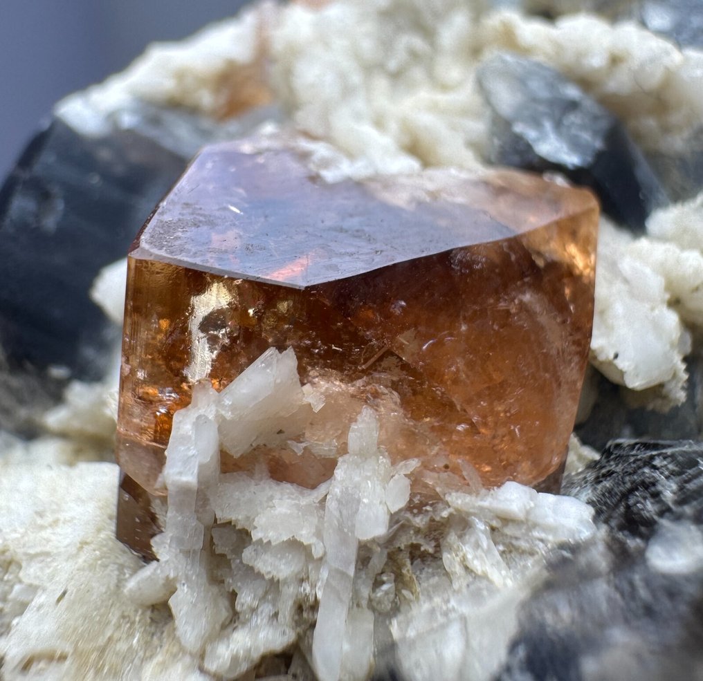 Topaz Crystal on matrix - Height: 59 mm - Width: 42 mm- 142 g - (1) #4.3