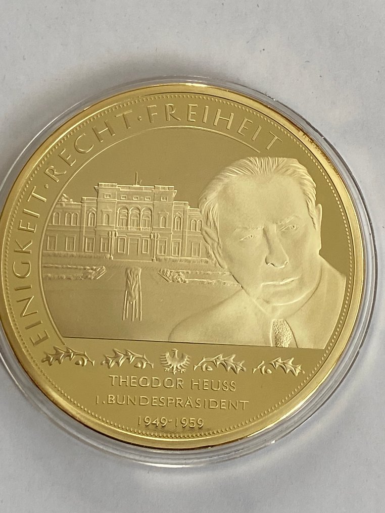 Chad. 3000 francs 2 x  1/1000 once (.999) or /   medailles  (No Reserve Price) #1.0