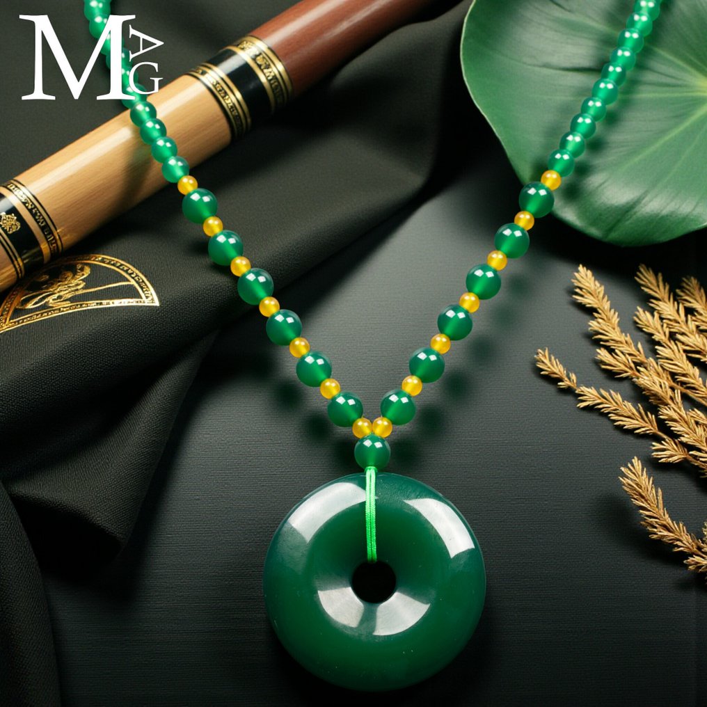 Green Agate Energy Pendant on Quartz Beaded Chain - Height: 370 mm - Width: 50 mm- 72 g #1.0