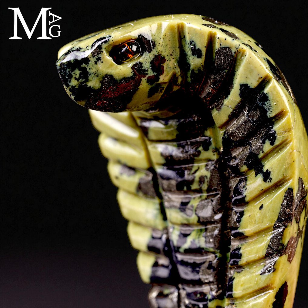 蛇纹石与黄铁矿眼镜蛇雕塑——地球与金属的守护者 - 高度: 105 mm - 宽度: 55 mm- 260 g #3.2