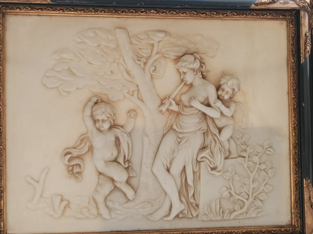Relief, Venus, l'amour,  et un satyre - 39 cm - Alabaster #1.0