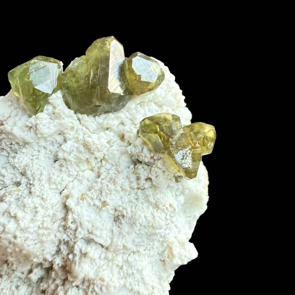 Demantoid, Gem-Quality Crystals over 1 cm on Light Matrix - Height: 6 cm - Width: 4 cm- 56 g #3.2