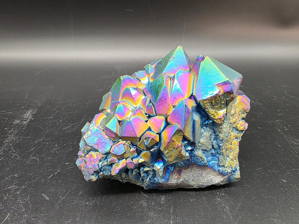 Cluster di quarzo titanio arcobaleno Gruppo - Altezza: 7.5 cm - Larghezza: 10.5 cm- 588 g #1.0