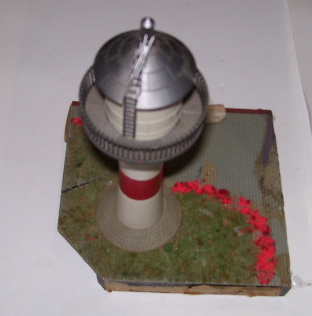 Kibri, Pola H0 - Kibri 39152, Pola 621 - Model train scenery (2) - Two pieces for diorama: lighthouse on a base with lighting system and a plastic bridge/viaduct. Some #1.0