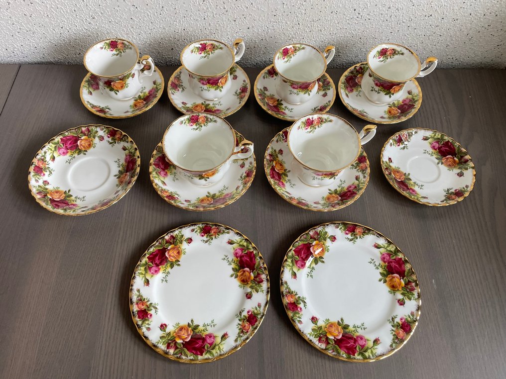 Royal Albert - Drinking service (16) - Softpaste porcelain - Old Country Roses #1.0