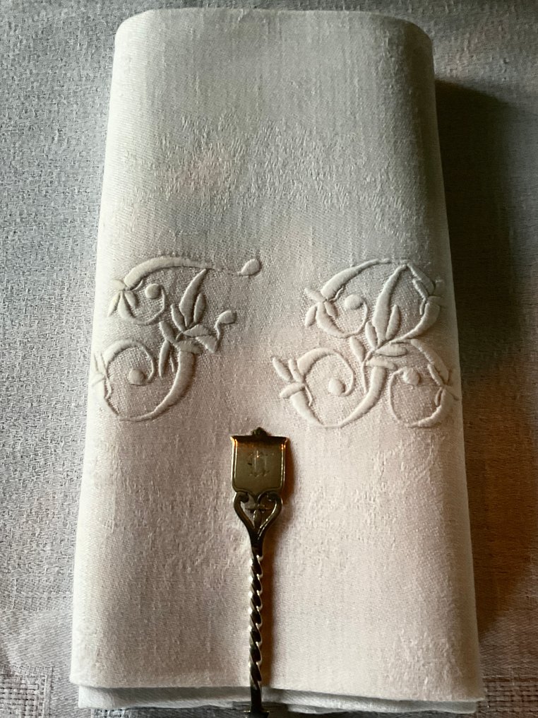 6 Early XXth C. Damask linen napkins with various initials. - Textile  - 75 cm - 80 cm #1.0