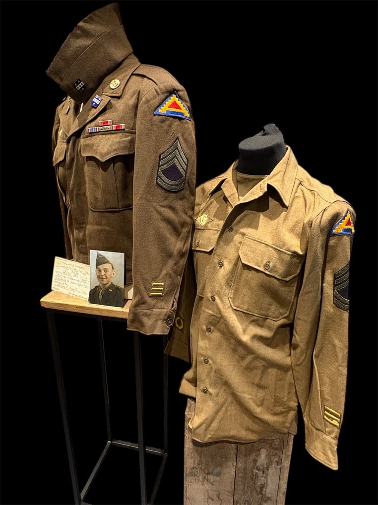 Stati Uniti - Uniforme militare - Set completo di uniforme della Seconda Guerra Mondiale degli Stati Uniti – T/Sergente John J. - 1944 #1.0
