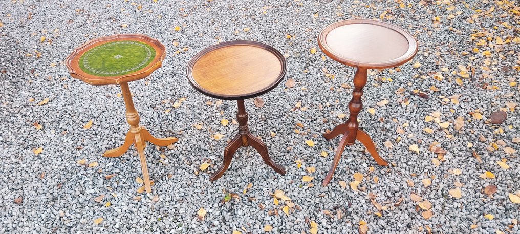 Nesting tables (3) - Side tables in classical style. - Wood and leather #1.0