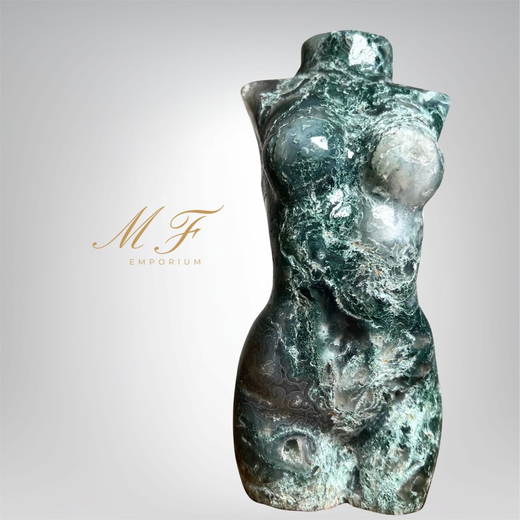 大型的Agate moss雕塑,极其精彩。 雕刻 - 高度: 150 mm - 闊度: 70 mm- 650 g - (1) #2.1