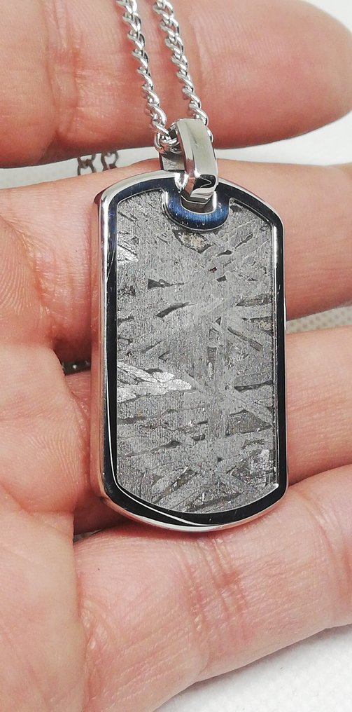 Aletai pendant, new model, design visible on front and back. (without reserve price) Iron meteorite - Height: 40 mm - Width: 24 mm - 11.11 g #1.0