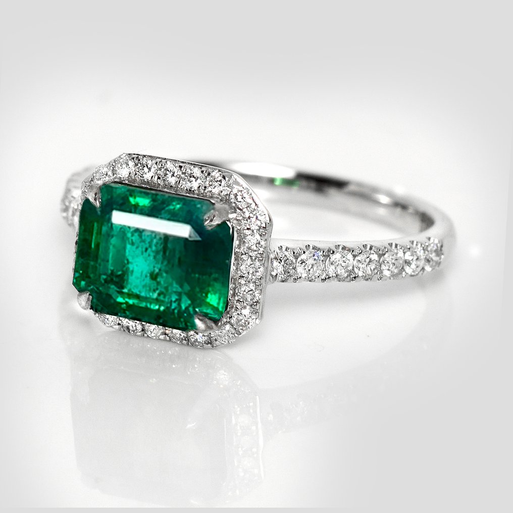 Ingen reservasjonspris - Ring - 14 karat Hvitt gull, IGI 2,11 ct Zambia Minor-Oiled Intense Green - 2.49ct. tw. Smaragd - Diamant #2.1
