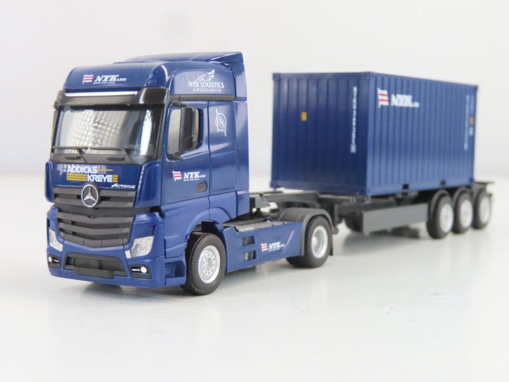 o.a. Herpa 1:87 - Οχήματα τρένων μοντελισμού (9) - 9 Container φορτηγά: MB, Scania #3.2