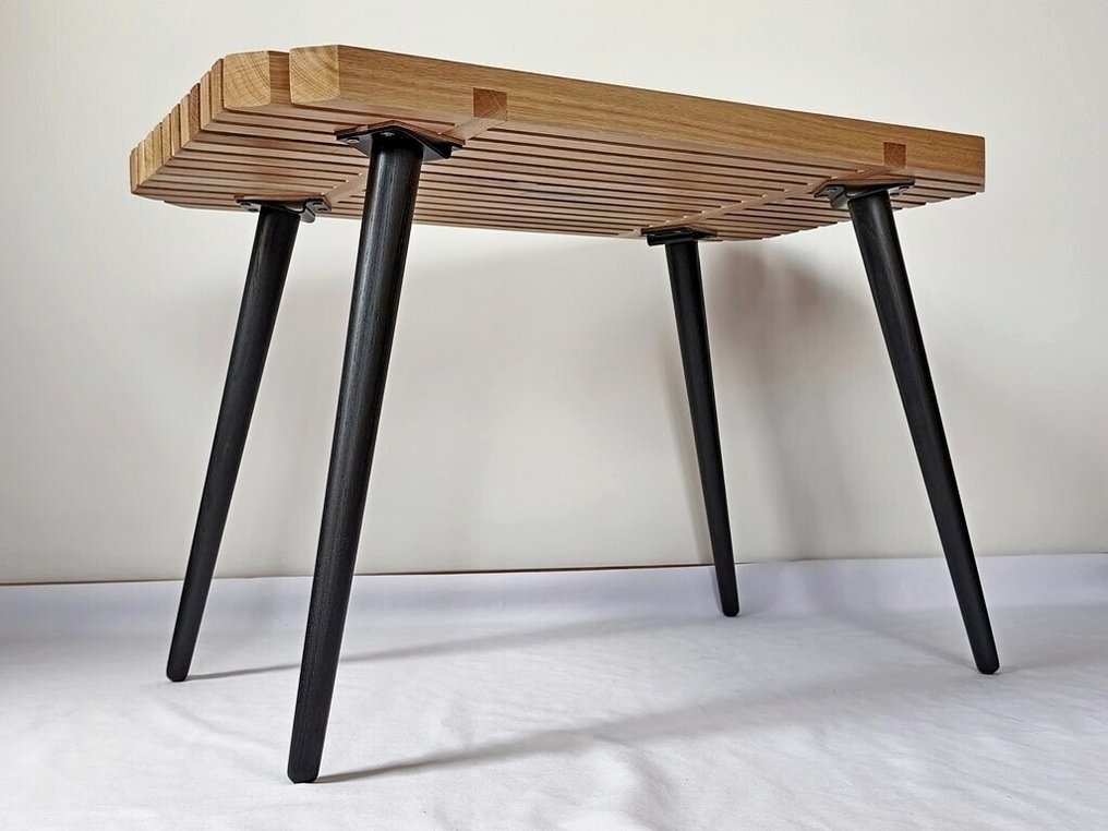 KT Brothers Design - stolik kawowy - żebrowany blat - Side table - 橡木, 梣木 - 手工制作的 #1.0