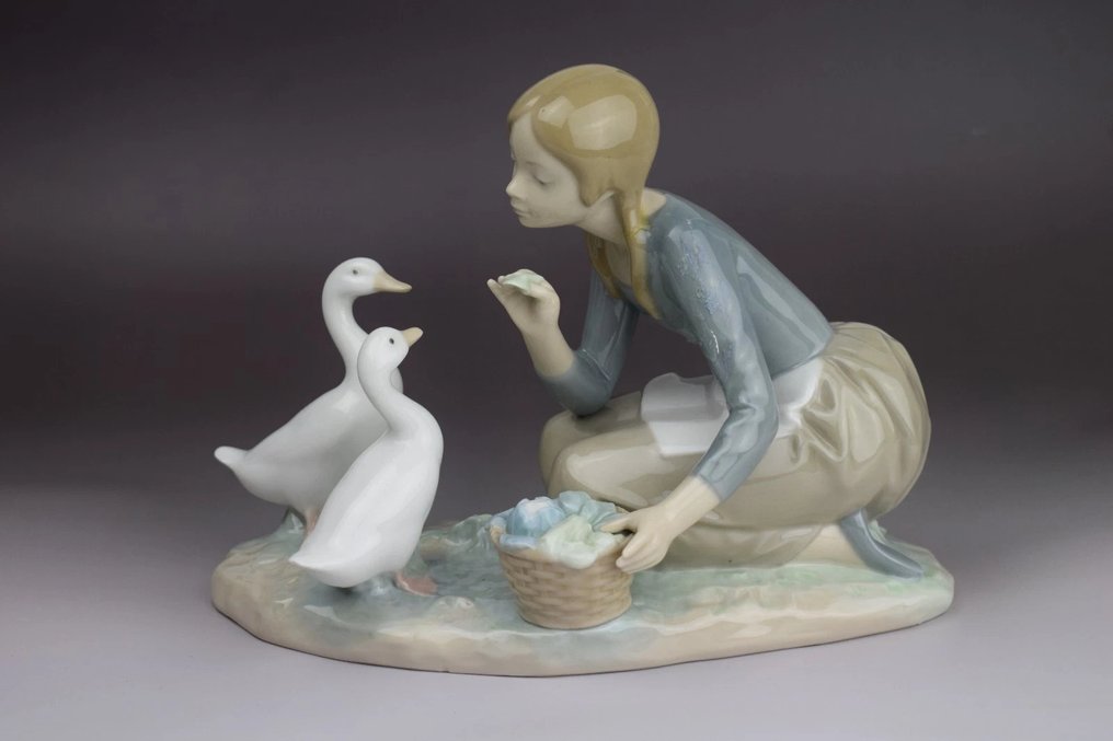 Lladró - 雕像 - Feeding the Ducks - 4849 - 瓷 #1.0